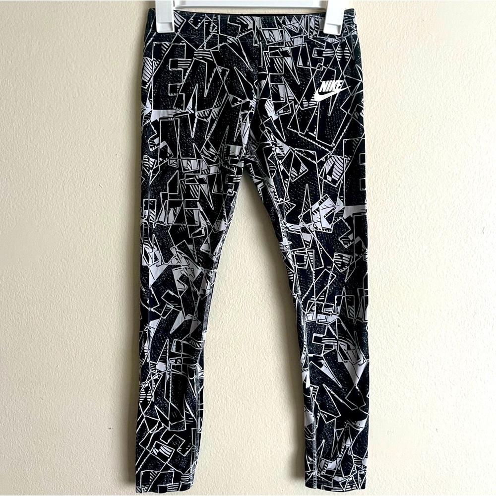 Nike Girl's Leggings Size L Black/White Mashup AOP Yoga
Pants